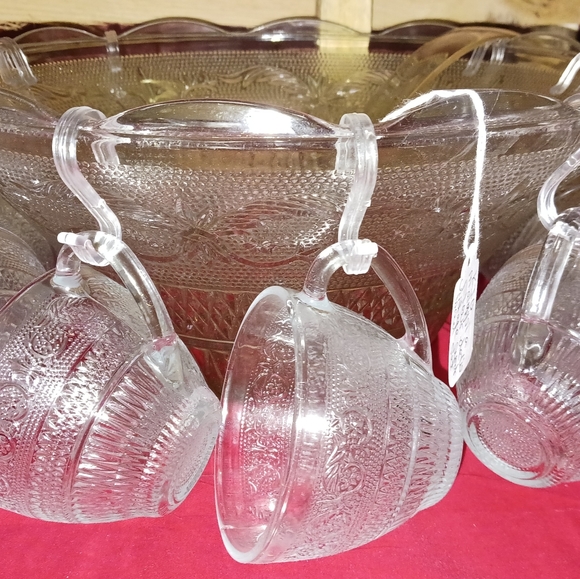 Vintage KIG Malaysia Fluer-de-leis punch bowl set with 13 hooks, 12 cups - Picture 7 of 9